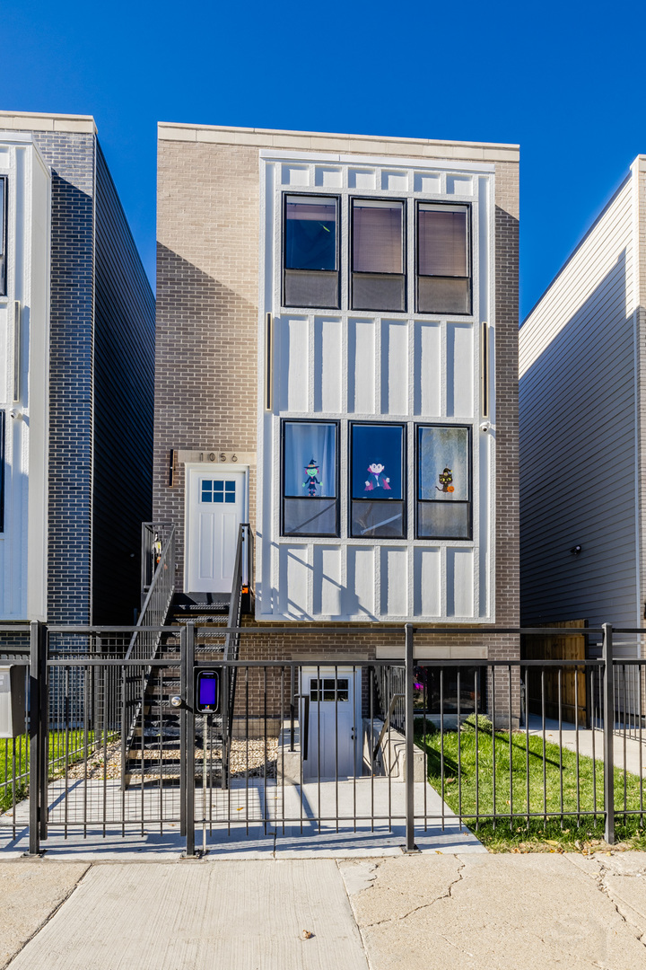 1056 N Central Park Avenue
