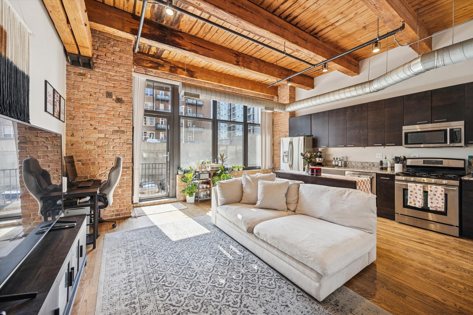 625 W Jackson Boulevard 206