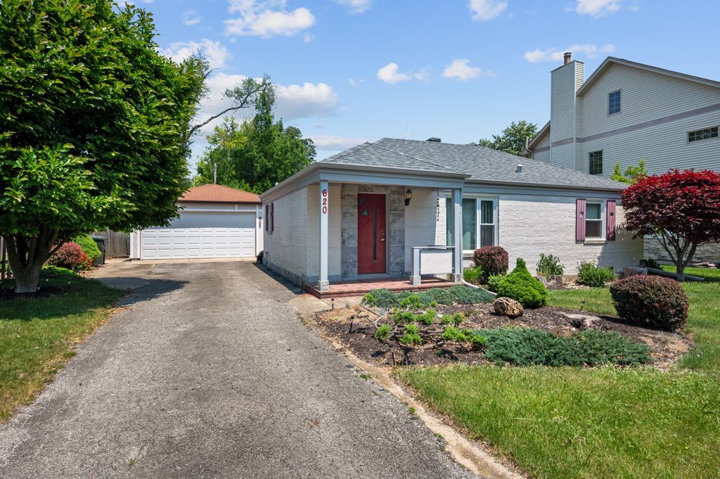 620 W ORIOLE Lane