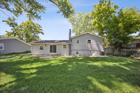 Tiny photo for 22W633 Burr Oak Drive, Glen Ellyn, IL 60137 (MLS # 12510547)