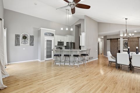 Tiny photo for 11636 Lake Shore Drive, Orland Park, IL 60467 (MLS # 12504469)