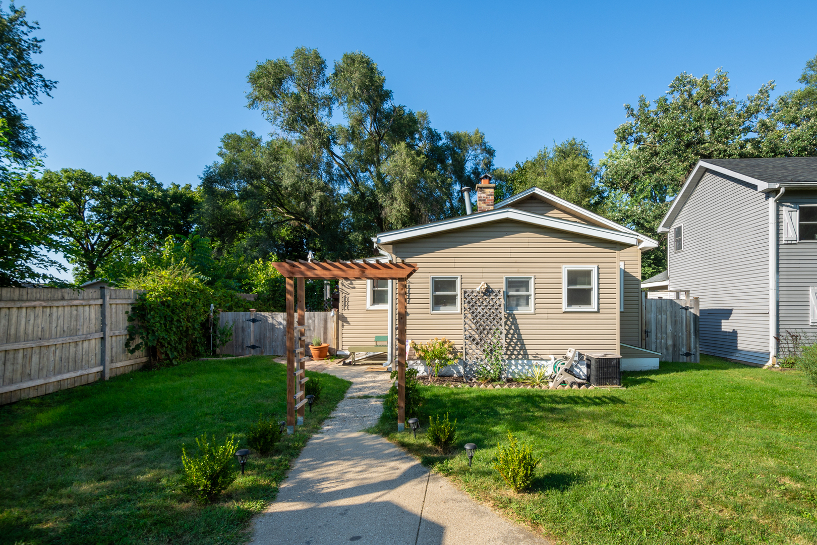 View McHenry, IL 60051 house