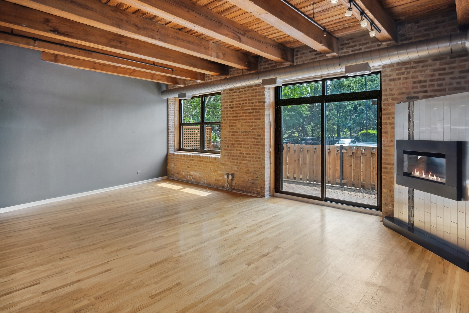 1735 W Diversey Parkway 102