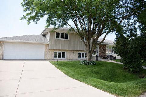 Photo of 10501 S 81st Avenue, Palos Hills, IL 60465 (MLS # 12684040)