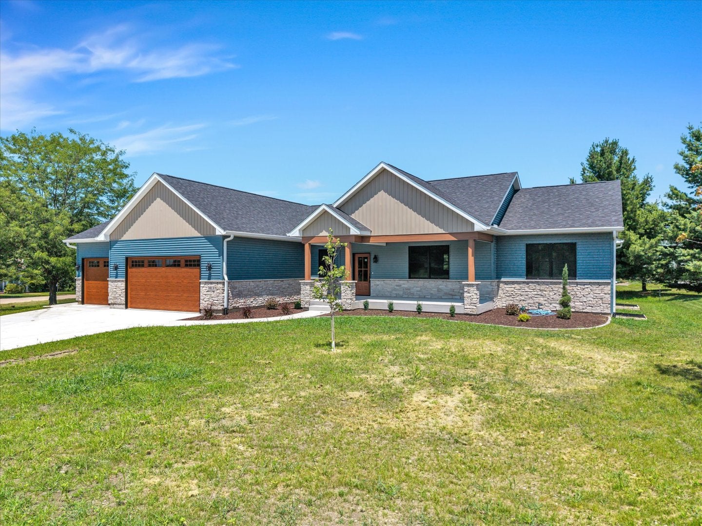 3813 Savanna Circle W