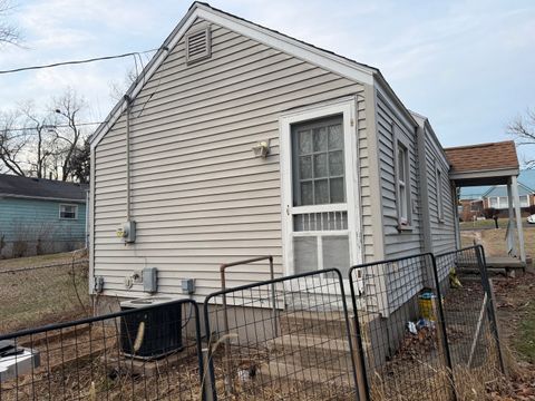 Tiny photo for 2218 W Tripp Avenue, Peoria, IL 61604 (MLS # 12559925)