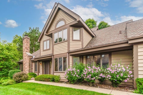 Photo of 1902 Forest Creek Lane #1902, Libertyville, IL 60048 (MLS # 12710891)