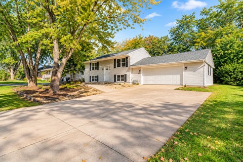 Tiny photo for 1404 Eastwood Lane, McHenry, IL 60051 (MLS # 12780581)