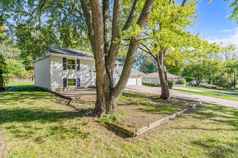 Tiny photo for 1404 Eastwood Lane, McHenry, IL 60051 (MLS # 12780581)