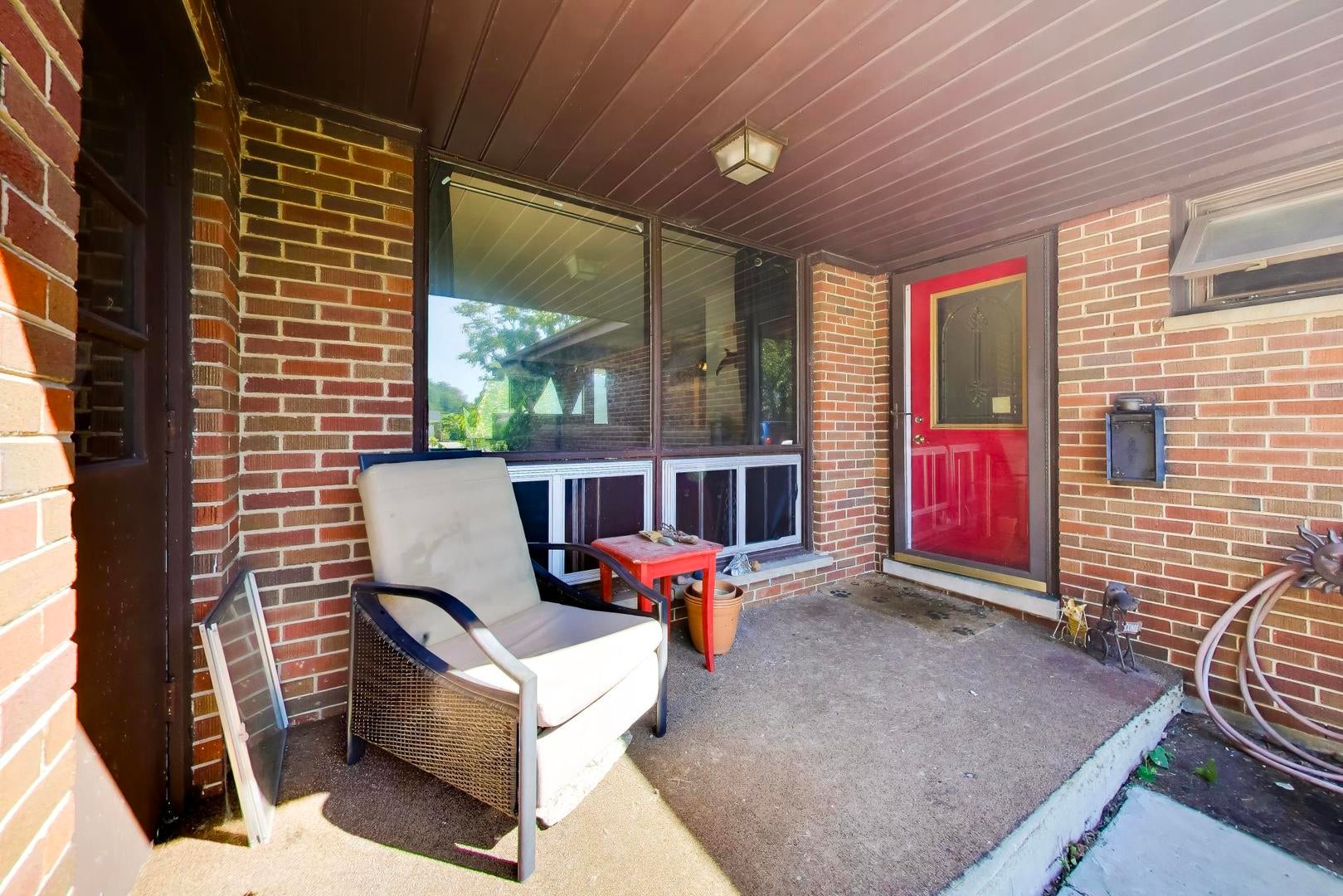 354 E Huntington Lane