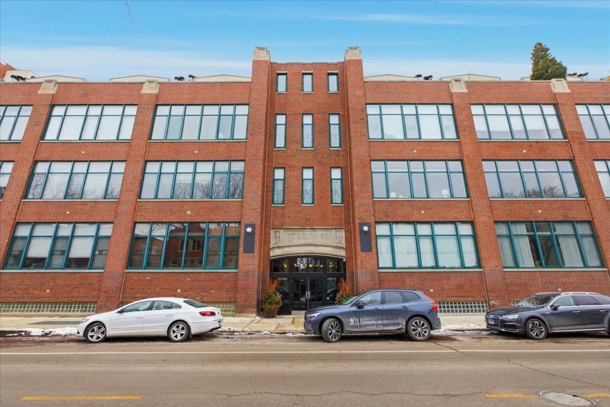 2600 N Southport Avenue 101