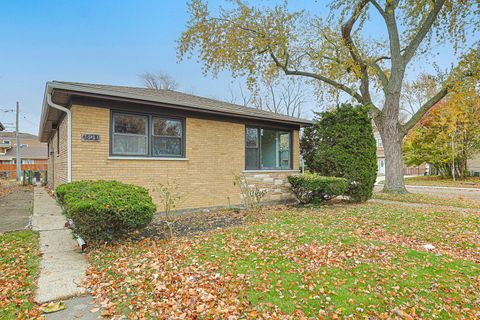 Tiny photo for 7501 East Prairie Road, Skokie, IL 60076 (MLS # 12575108)