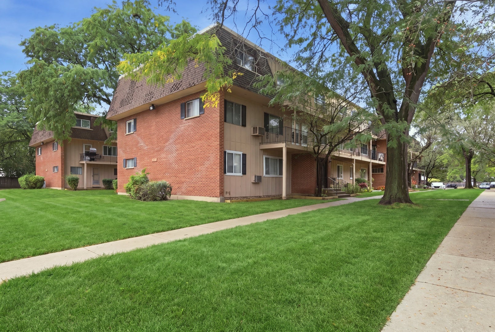2508 Algonquin Road 2