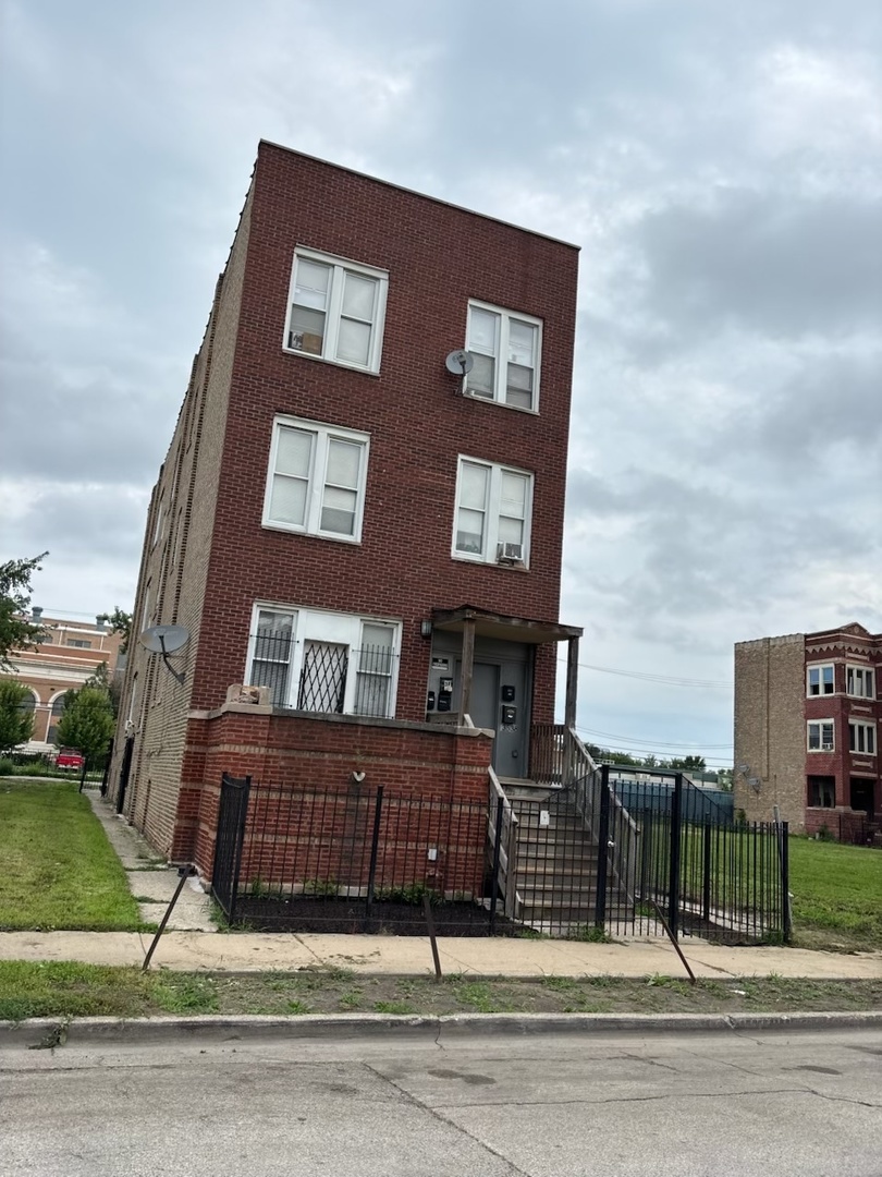 3538 W Grenshaw Street