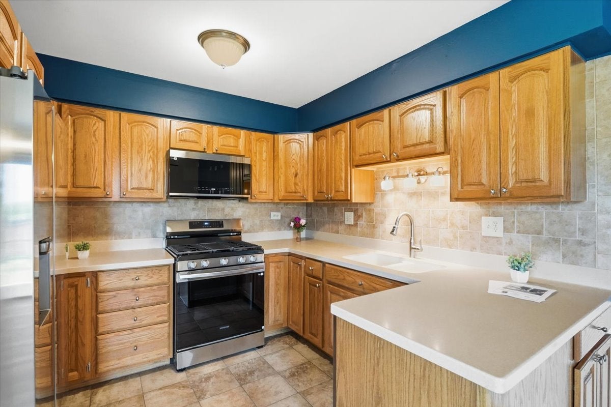 600 Bridgeport Place 36B