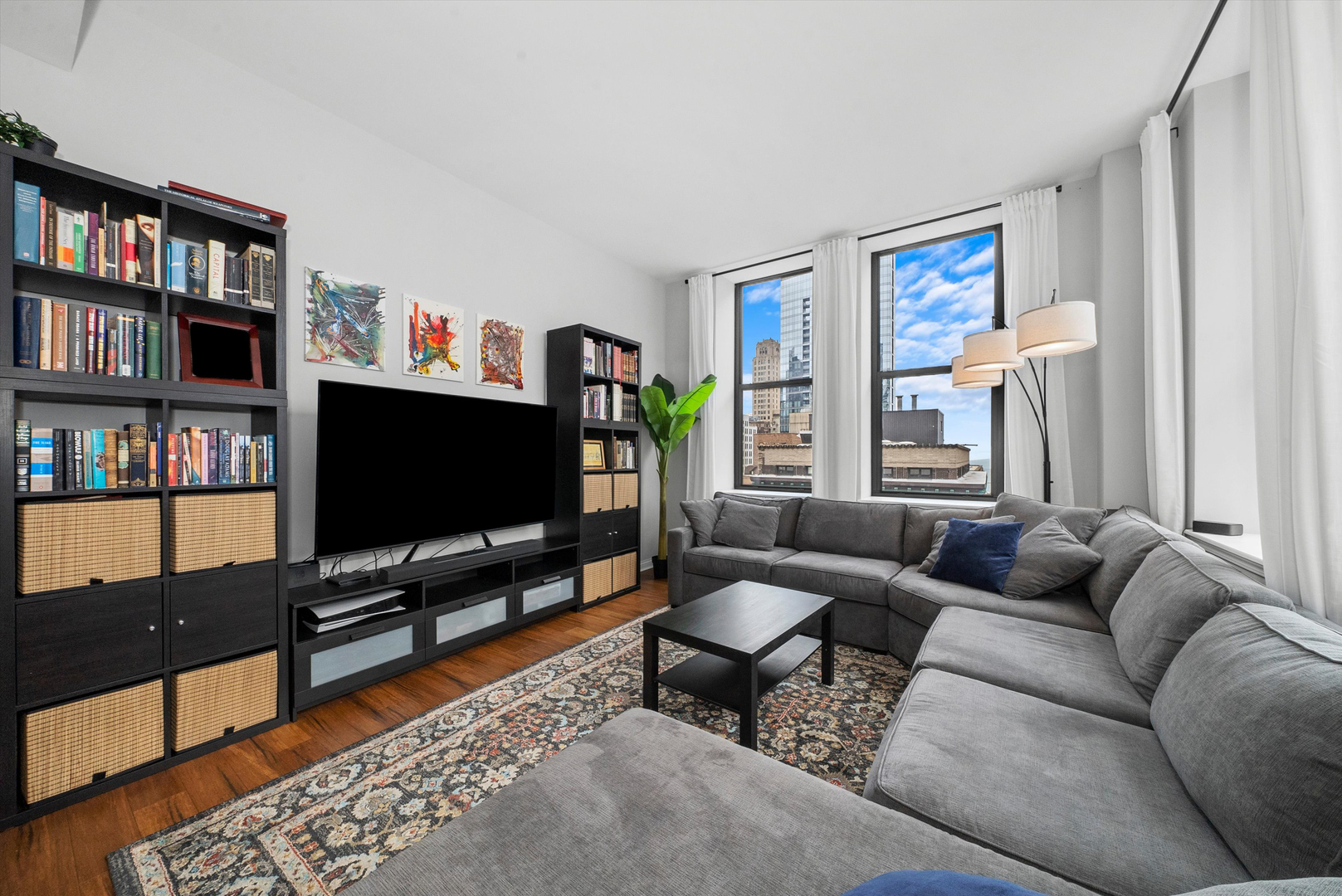 8 W MONROE Street 1704