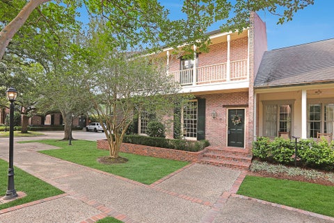 Photo of 45 Jamestowne Court, Baton Rouge, LA 70809 (MLS # 12789736)