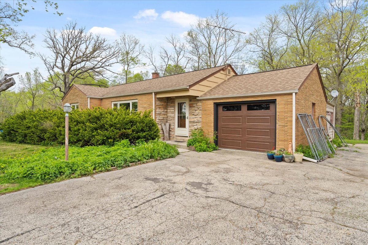 2458 Creek Road