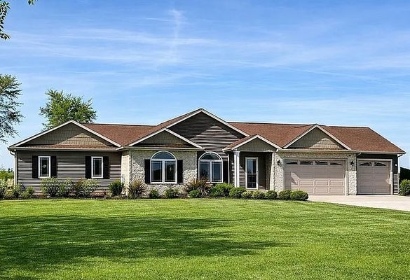 3142 COUNTY ROAD 1600 N, EL PASO, IL 61738 - Image f42e552b2fc672341b1d5df4baf3af21/2269900963