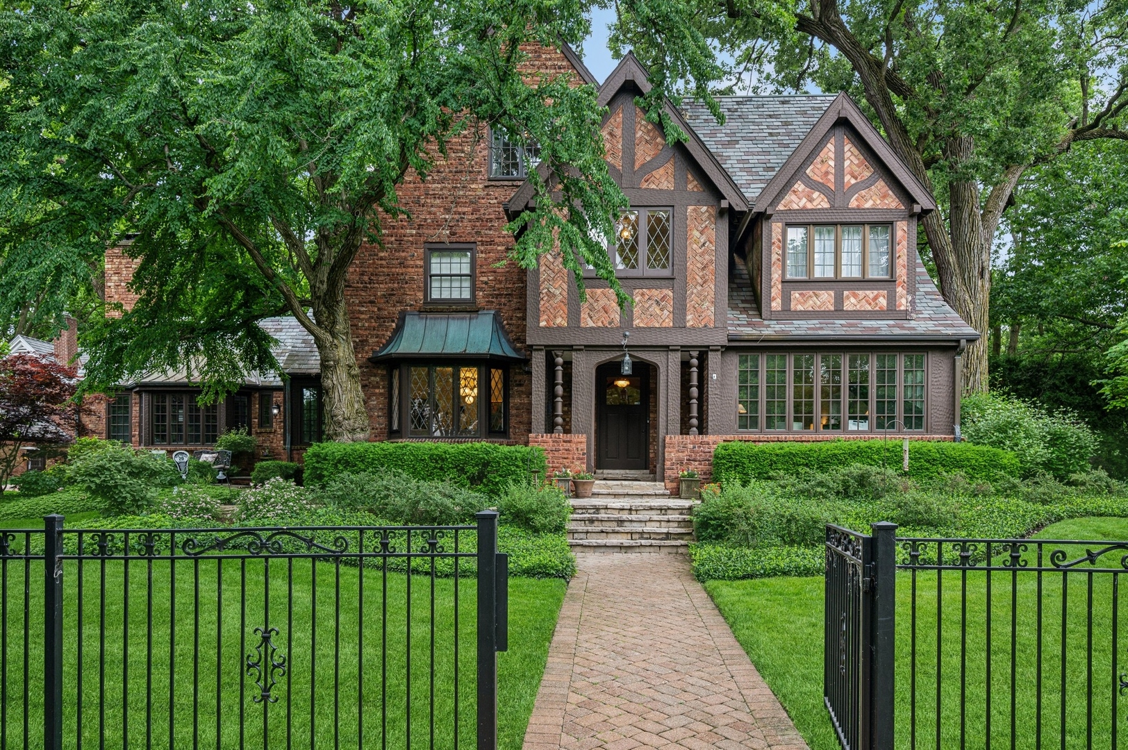 220 WOODSTOCK Road