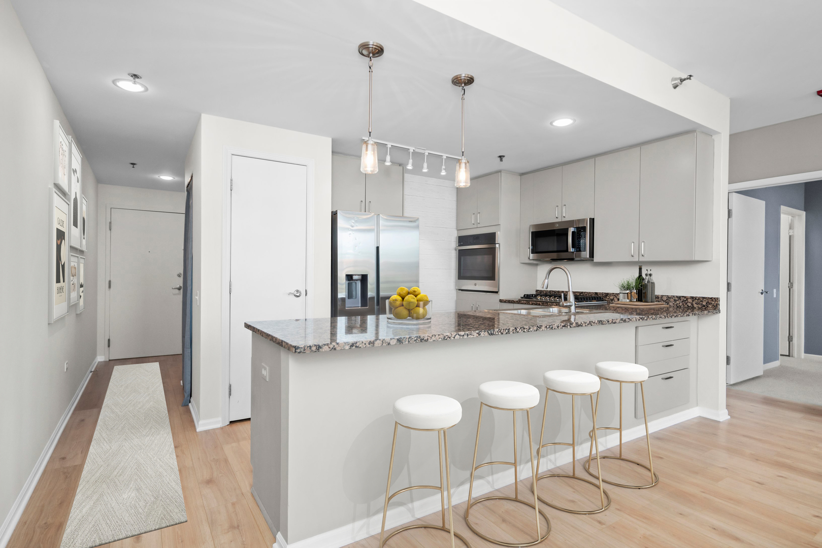 1515 S Prairie Avenue 715