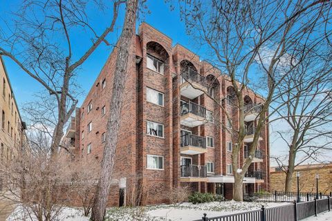 Tiny photo for 420 Linden Avenue #502, Wilmette, IL 60091 (MLS # 12520985)