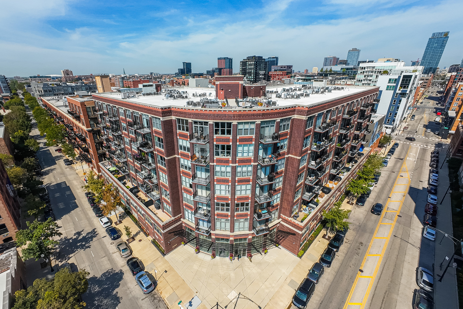 1000 W ADAMS Street 703