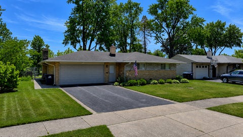 Tiny photo for 301 Lance Drive, Des Plaines, IL 60016 (MLS # 12732406)