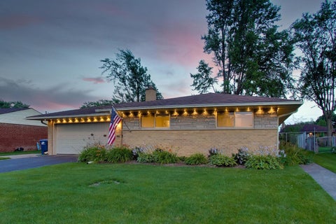 Tiny photo for 301 Lance Drive, Des Plaines, IL 60016 (MLS # 12732406)