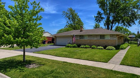 Tiny photo for 301 Lance Drive, Des Plaines, IL 60016 (MLS # 12732406)