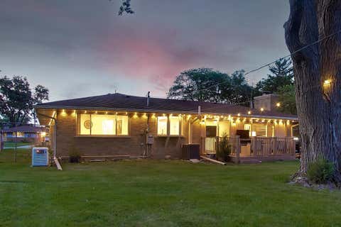 Tiny photo for 301 Lance Drive, Des Plaines, IL 60016 (MLS # 12732406)