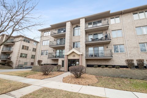 Tiny photo for 10404 S Keating Avenue #2B, Oak Lawn, IL 60453 (MLS # 12578572)