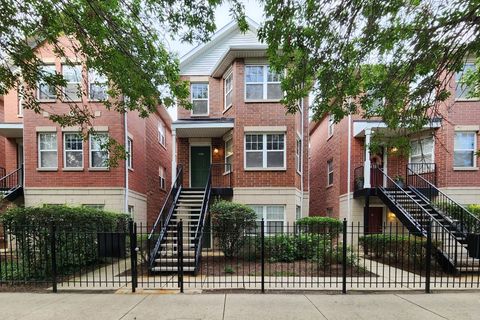 1156 N Howe Street B Chicago IL 60610