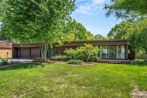 Photo of 426 N Kingsway Drive, Aurora, IL 60506 (MLS # 12621530)