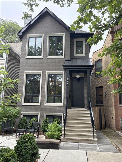 2034 W Melrose Street Chicago IL 60657