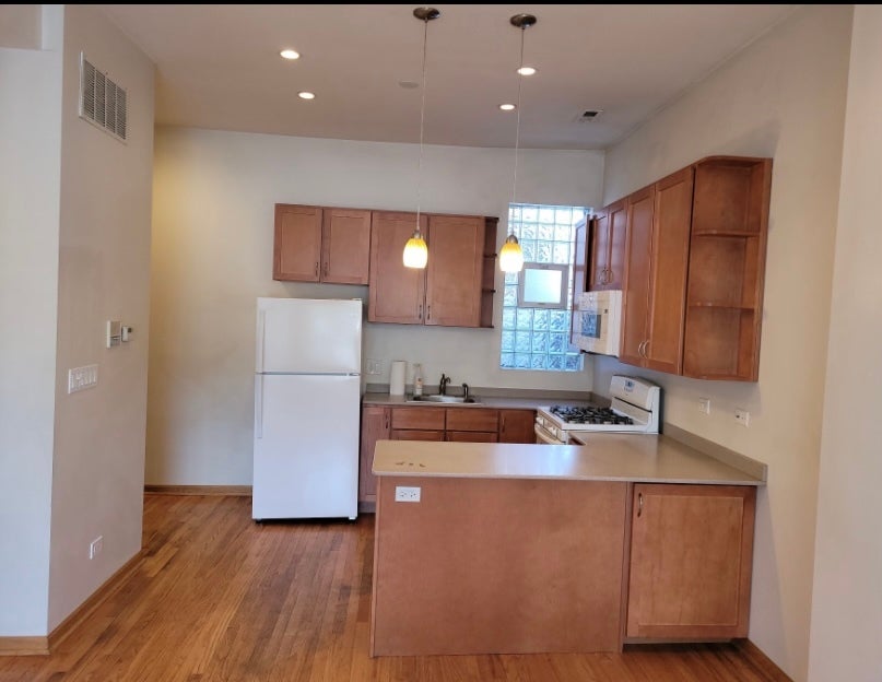 2350 W Grand Avenue