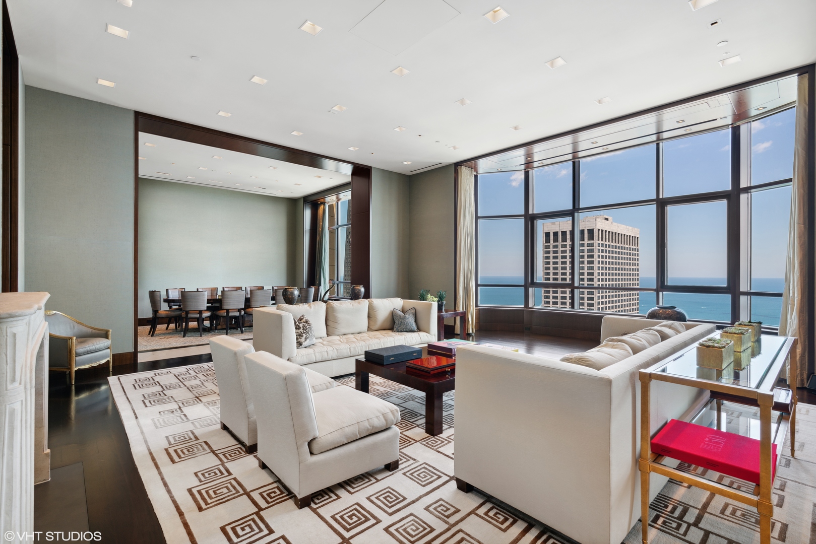 800 N Michigan Avenue PH67