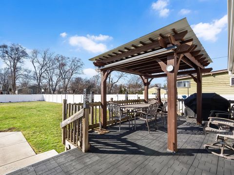 Tiny photo for 1606 Glen Ellyn Road, Glendale Heights, IL 60139 (MLS # 12585101)