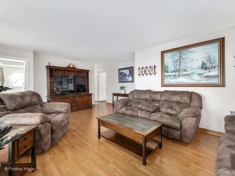 Tiny photo for 1606 Glen Ellyn Road, Glendale Heights, IL 60139 (MLS # 12585101)