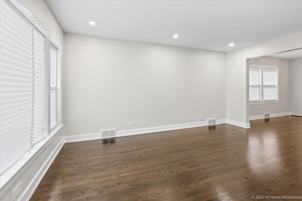 2552 W 117th Place