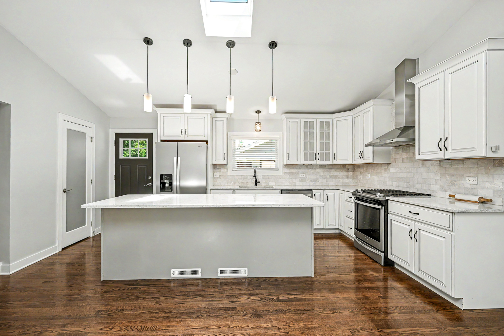 9920 La Reina Real Street