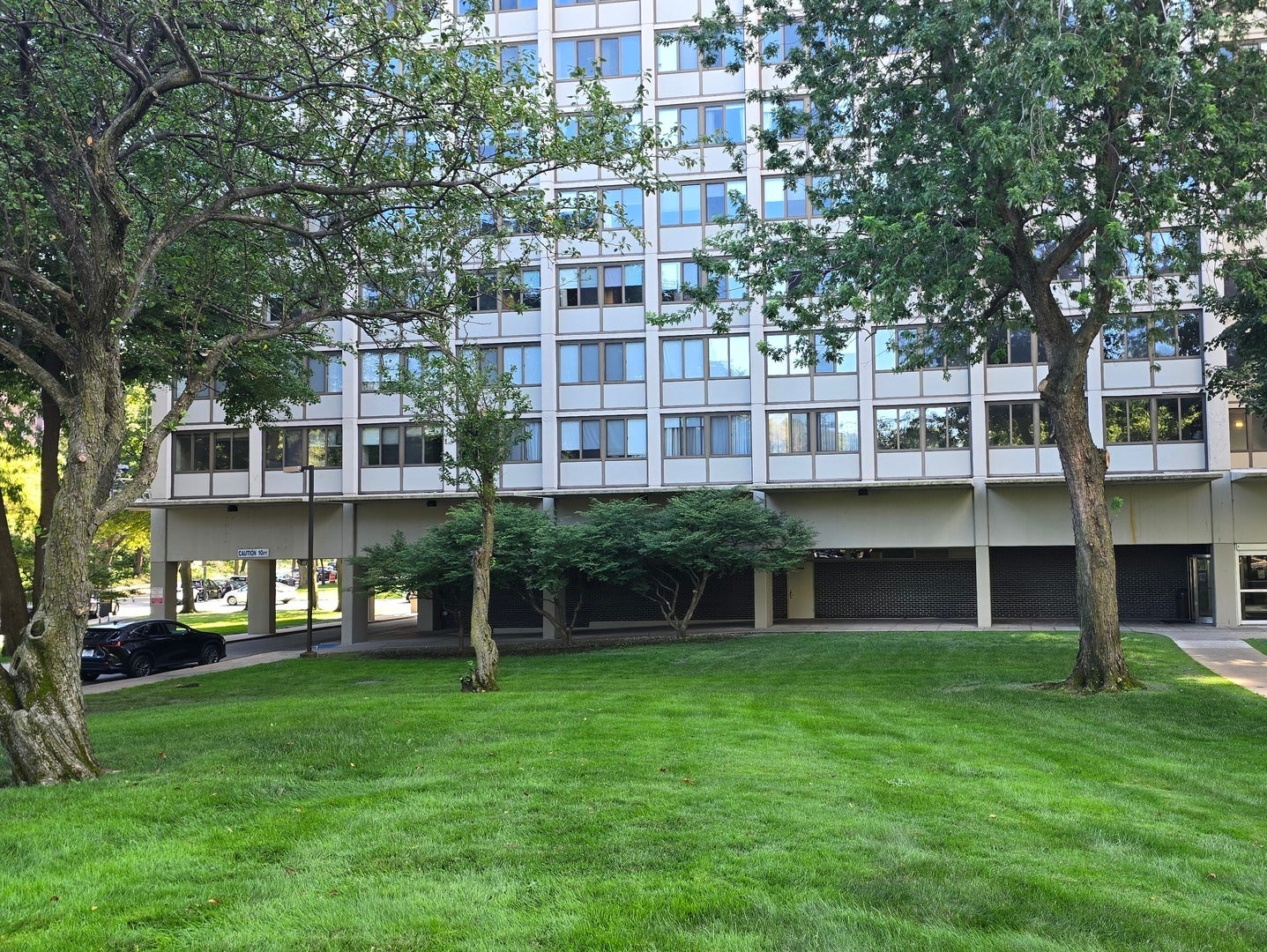 4800 S Lake Park Avenue 206