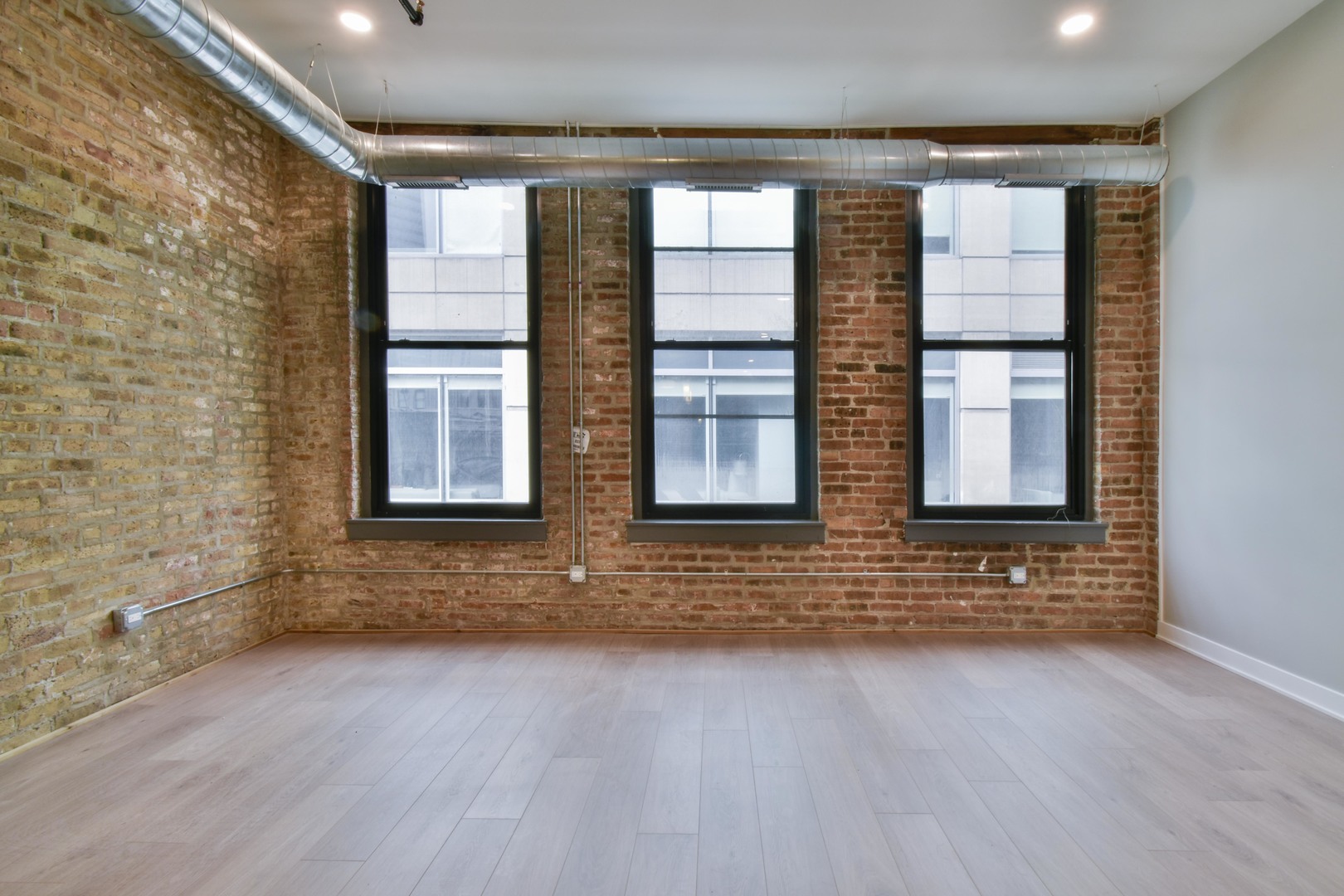 25 W Hubbard Street 401