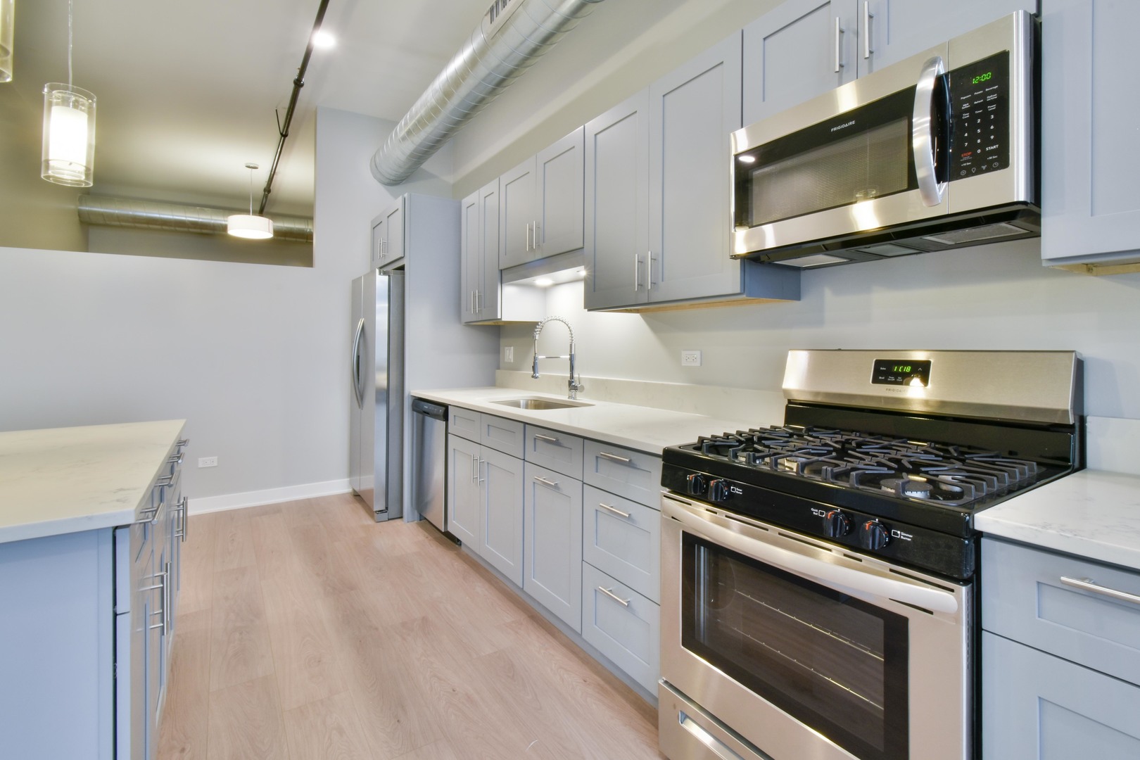 25 W Hubbard Street 401