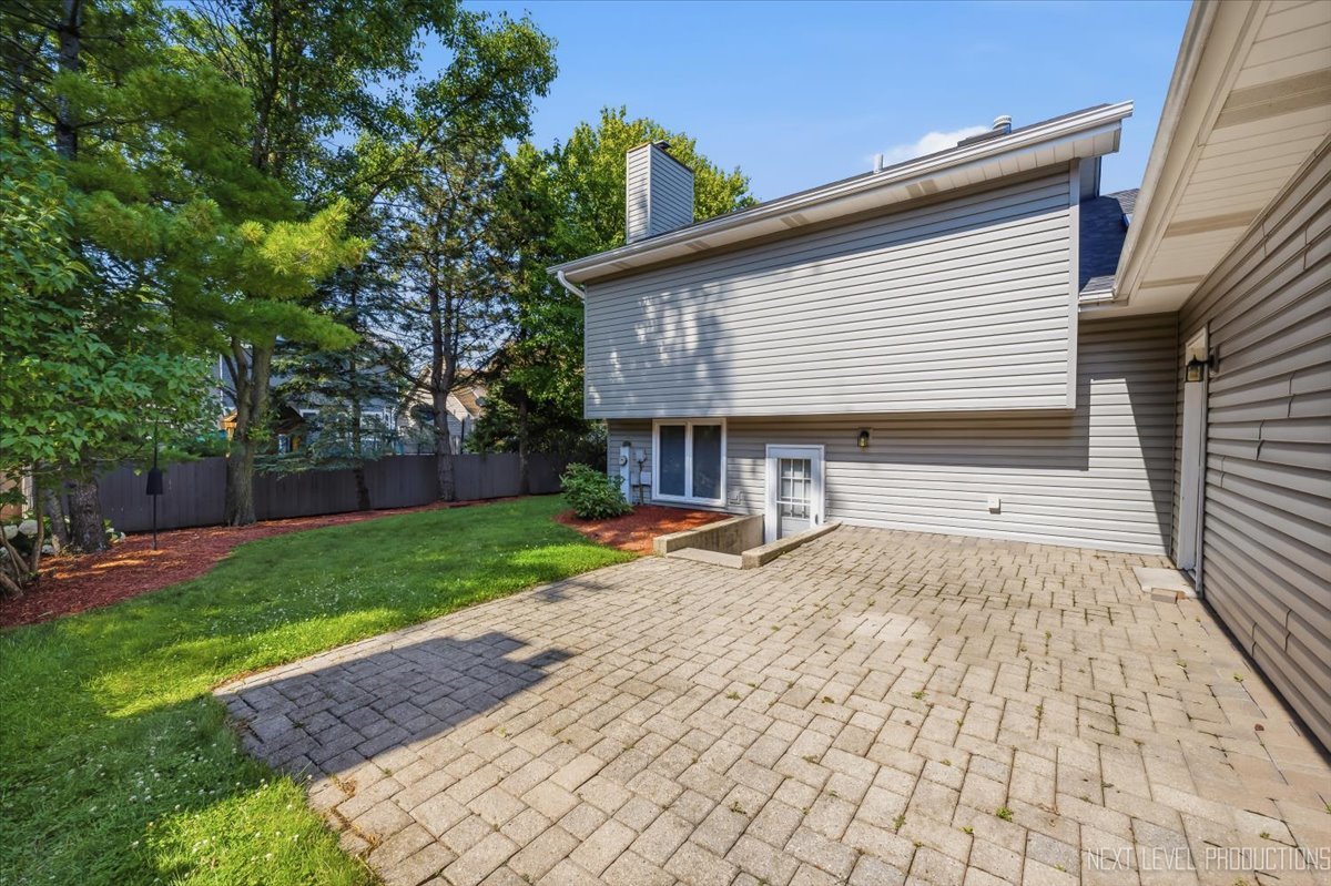 562 Roxbury Drive