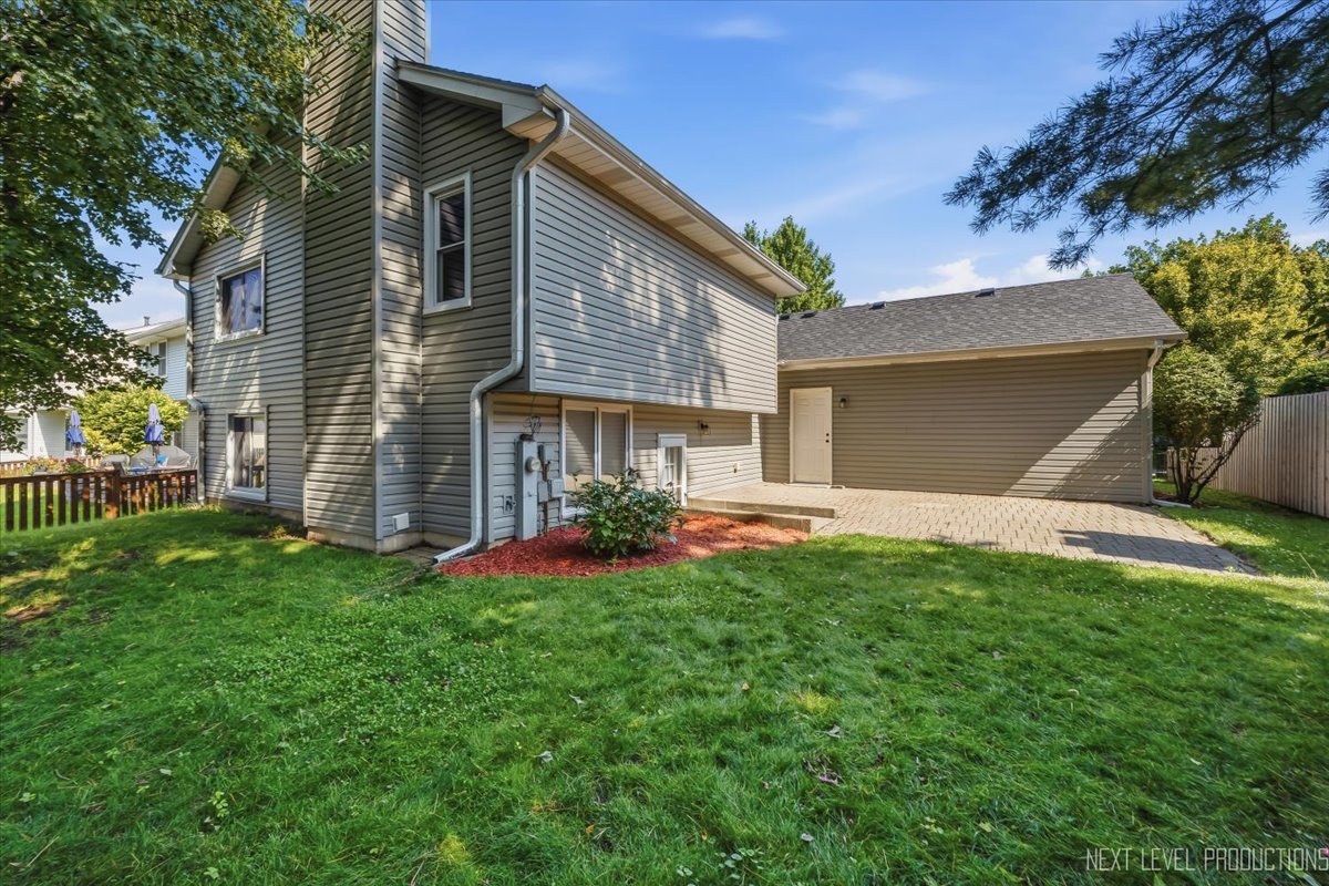 562 Roxbury Drive