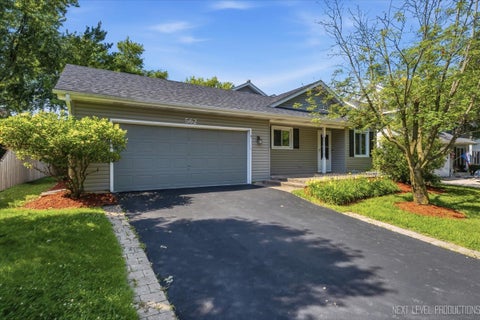 Tiny photo for 562 Roxbury Drive, Naperville, IL 60565 (MLS # 12697706)