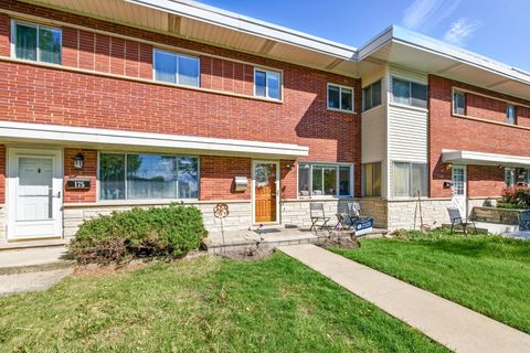 173 Village Court Des Plaines IL 60016