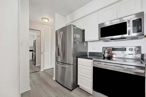 Tiny photo for 725 W Huntington Commons Road #416, Mount Prospect, IL 60056 (MLS # 12504963)