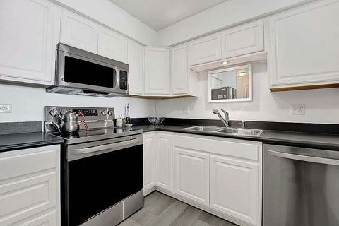 Tiny photo for 725 W Huntington Commons Road #416, Mount Prospect, IL 60056 (MLS # 12504963)